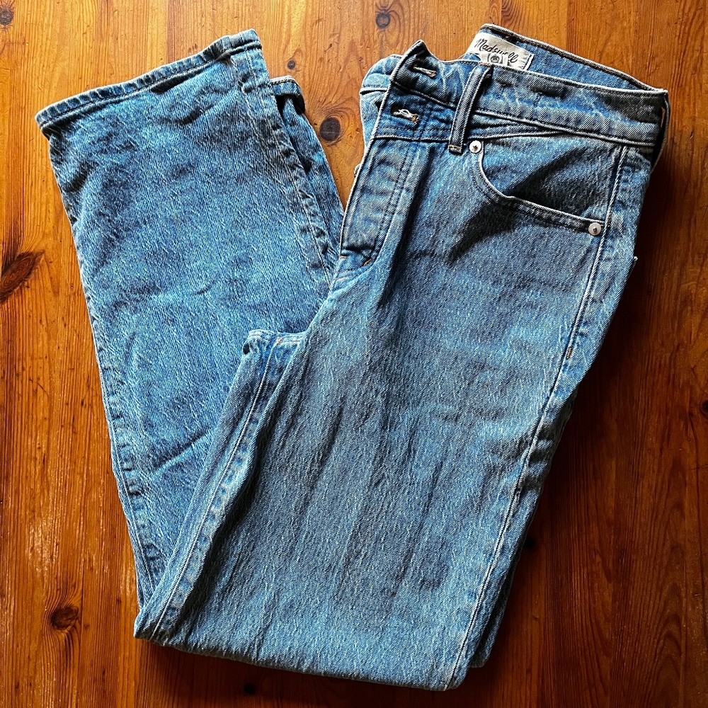 Madewell Perfect Vintage wide leg jean in Harding wash. Button fly.